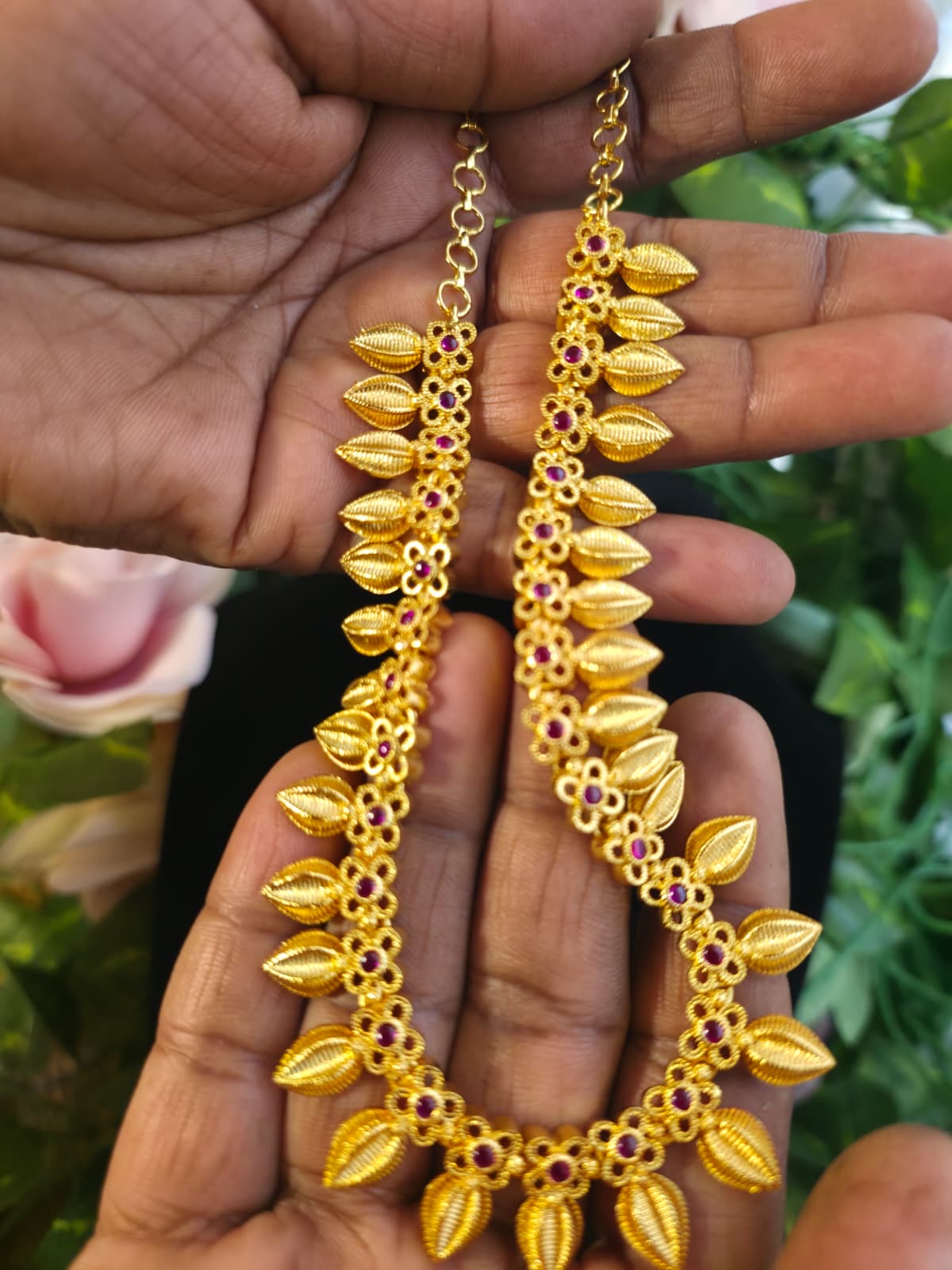 Traditional Gold-Tone Leaf Motif Necklace