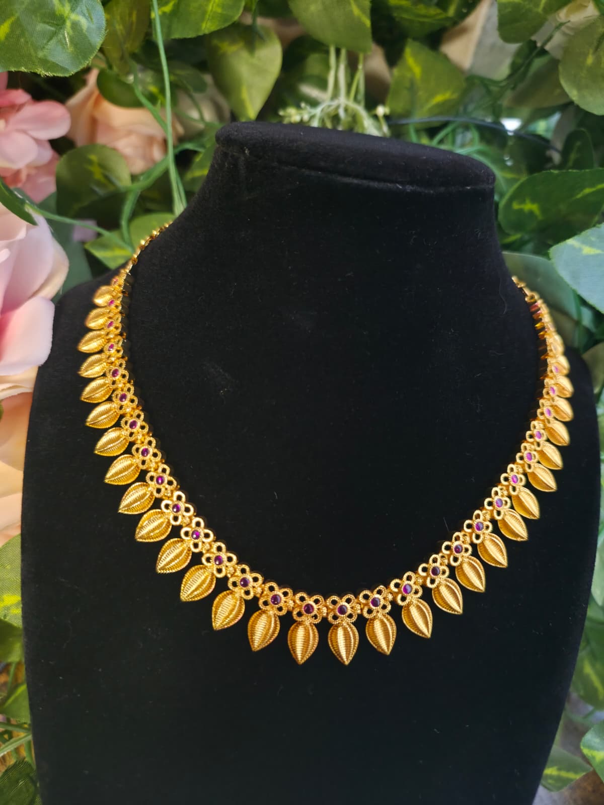 Traditional Gold-Tone Leaf Motif Necklace