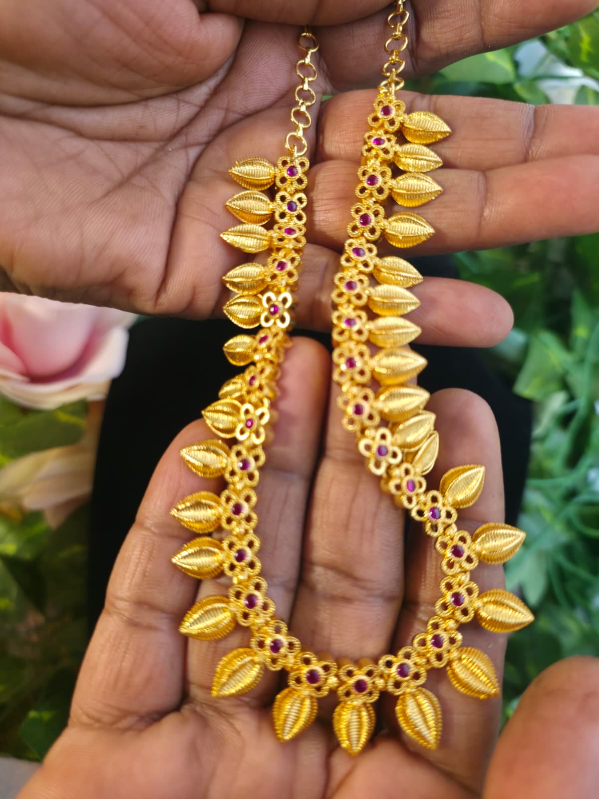 Traditional Gold-Tone Leaf Motif Necklace