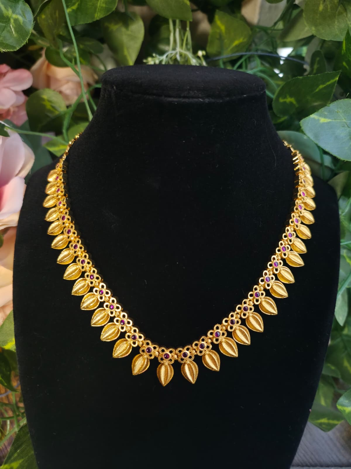Traditional Gold-Tone Leaf Motif Necklace